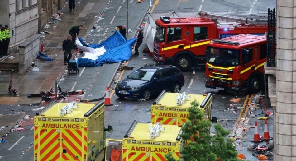 Un hombre atropelló con su auto a hinchas del Liverpool que festejaban la Premier