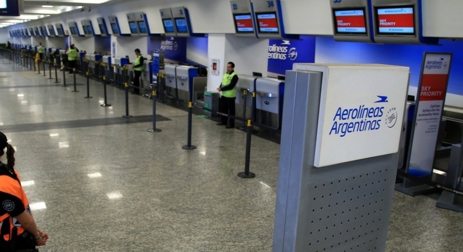 Aerolíneas Argentinas cuestionó el paro de pilotos de este martes 10