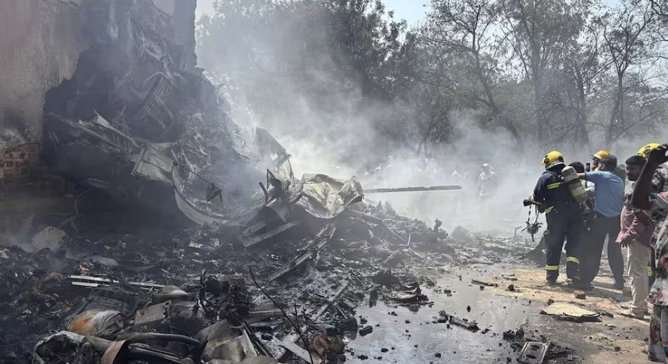 Tragedia aérea en India: se estrelló un avión con 242 personas a bordo