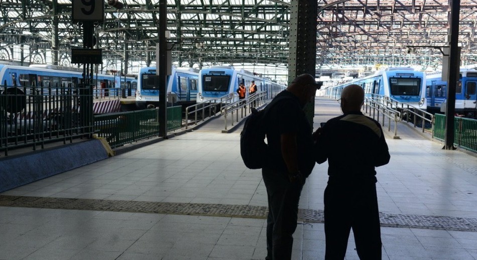 El Gobierno dictó la conciliación obligatoria y funcionan los trenes